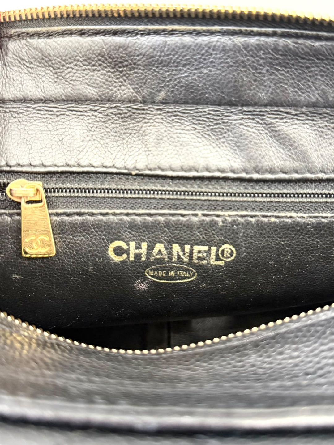 CHANEL CAVIAR QUILTED ZIP &amp; FLAP VINTAGE SHOULDER BAG