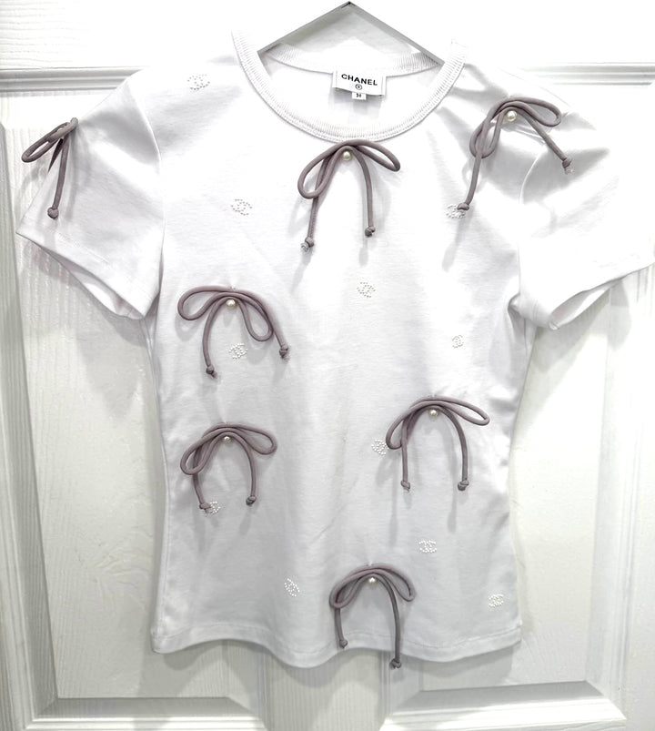 CHANEL PEARL BOW EMBELLISHED COTTON JERSEY T-SHIRT
