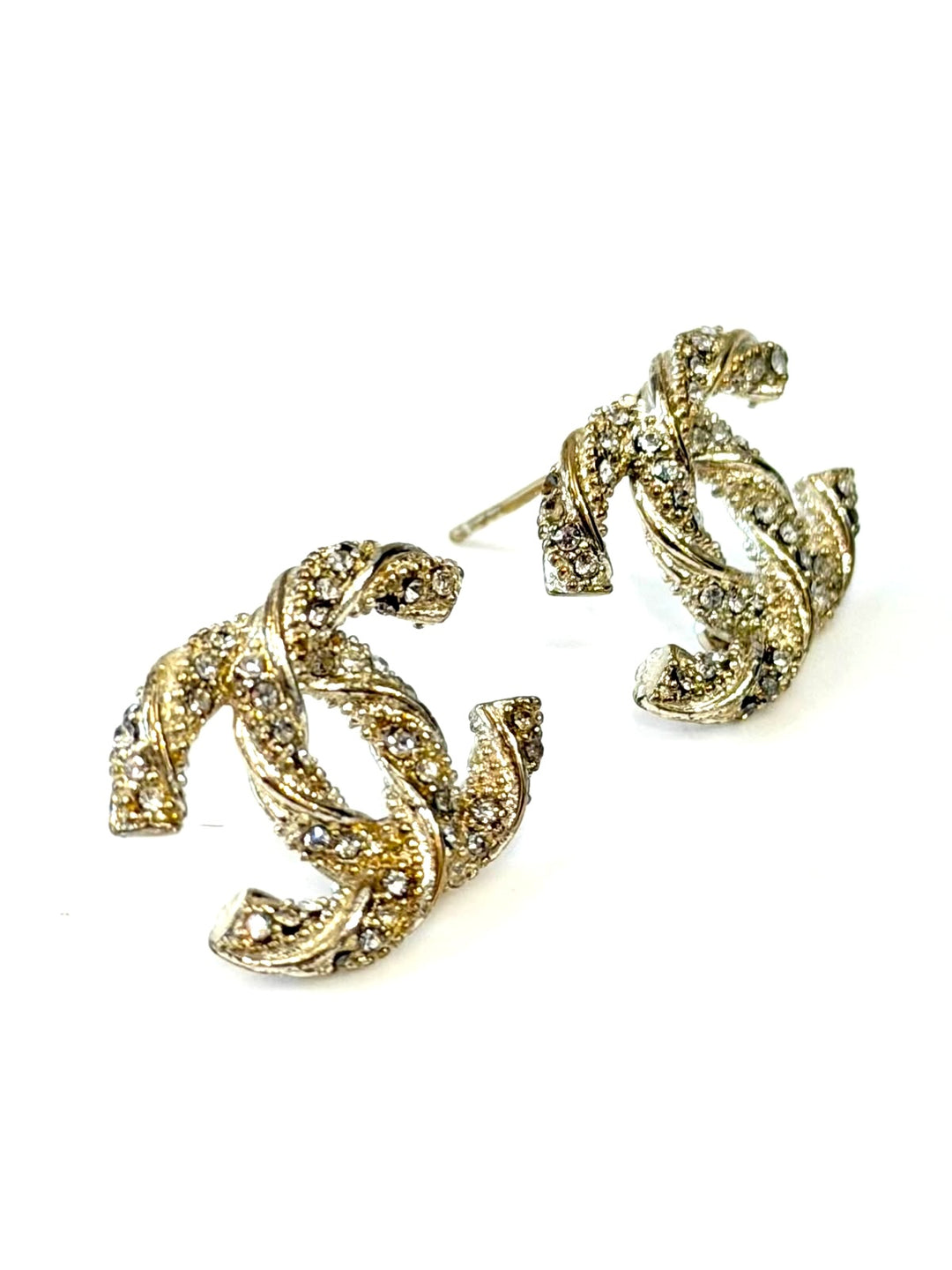 CHANEL STRSS TWISTED CC CRYSTAL STUD EARRINGS