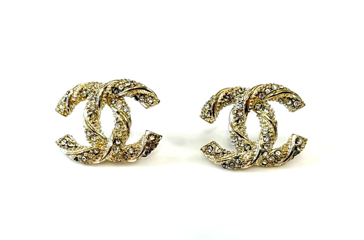 CHANEL STRSS TWISTED CC CRYSTAL STUD EARRINGS