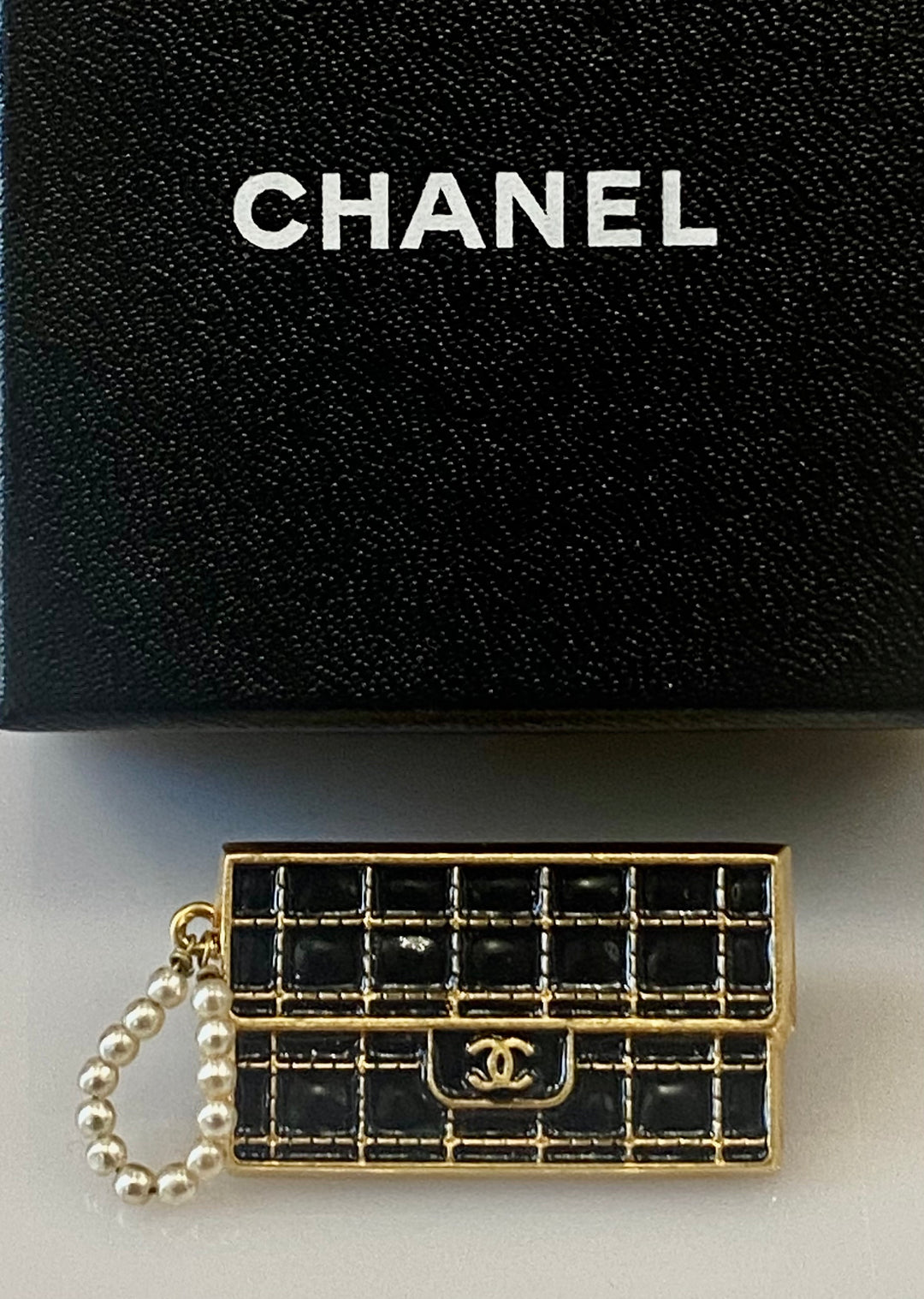 CHANEL RUNWAY FAUX PEARL PURSE PIN BROOCH