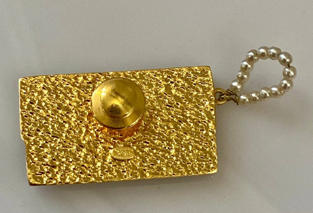 CHANEL RUNWAY FAUX PEARL PURSE PIN BROOCH