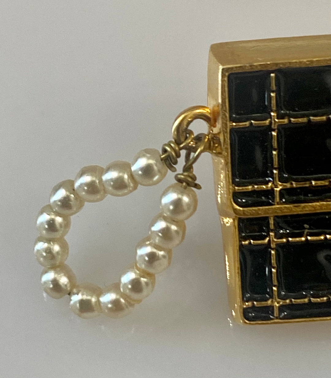 CHANEL RUNWAY FAUX PEARL PURSE PIN BROOCH
