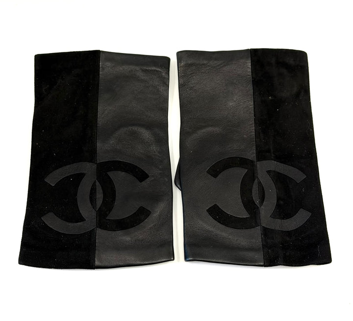 CHANEL CC FINGERLESS LAMBSKIN LEATHER GLOVES