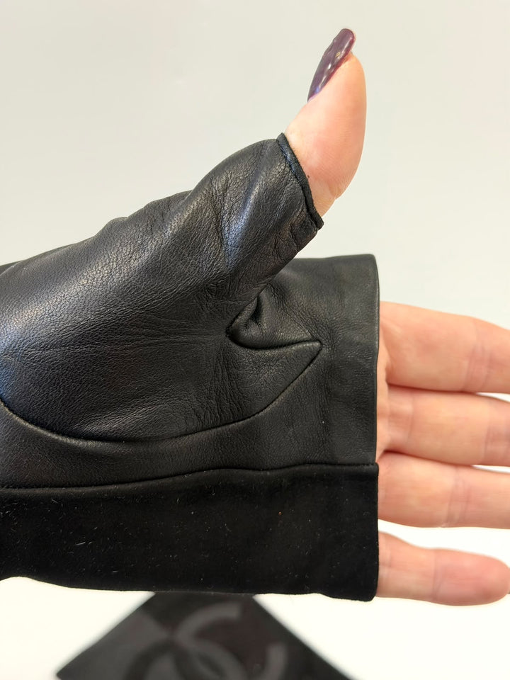 CHANEL CC FINGERLESS LAMBSKIN LEATHER GLOVES