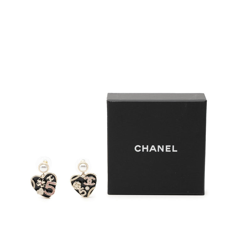 CHANEL GOLD PLATED FAUX PEARL STRASS &amp; RESIN HEART DROP EARRINGS
