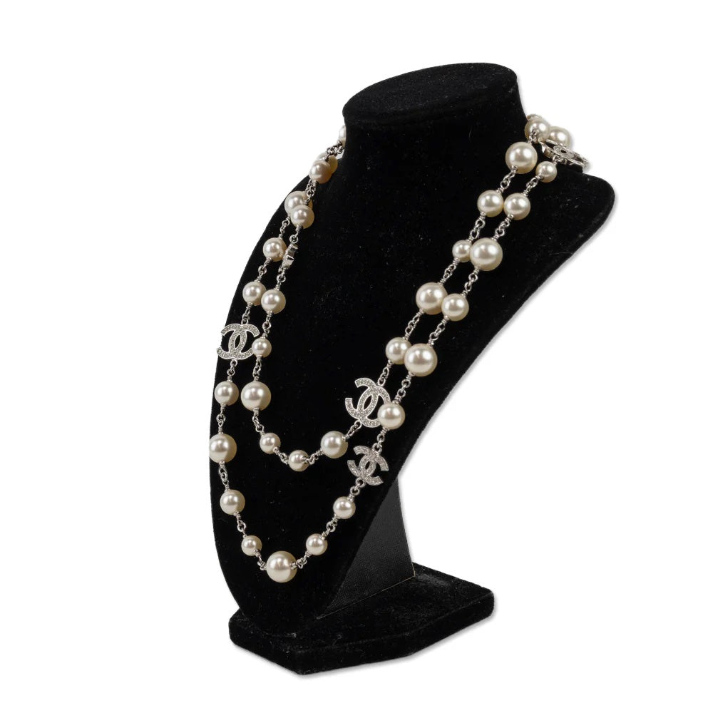 CHANEL 5 CC GRADUATED PEARL CRYSTAL LONG NECKLACE  display picture 1