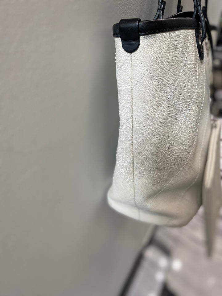 CHANEL QUILTED CAVIAR FEVER TOTE BAG – Caroline's Fashion Luxuries