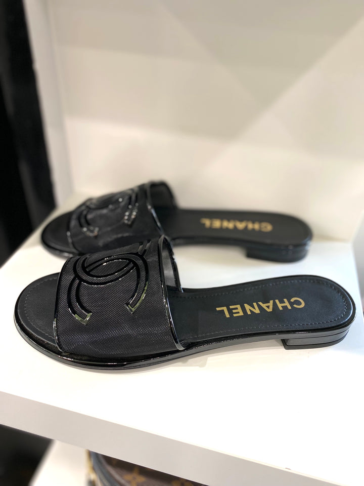 CHANEL 21S MESH PATENT LEATHER CC LOGO SLIDE SANDALS