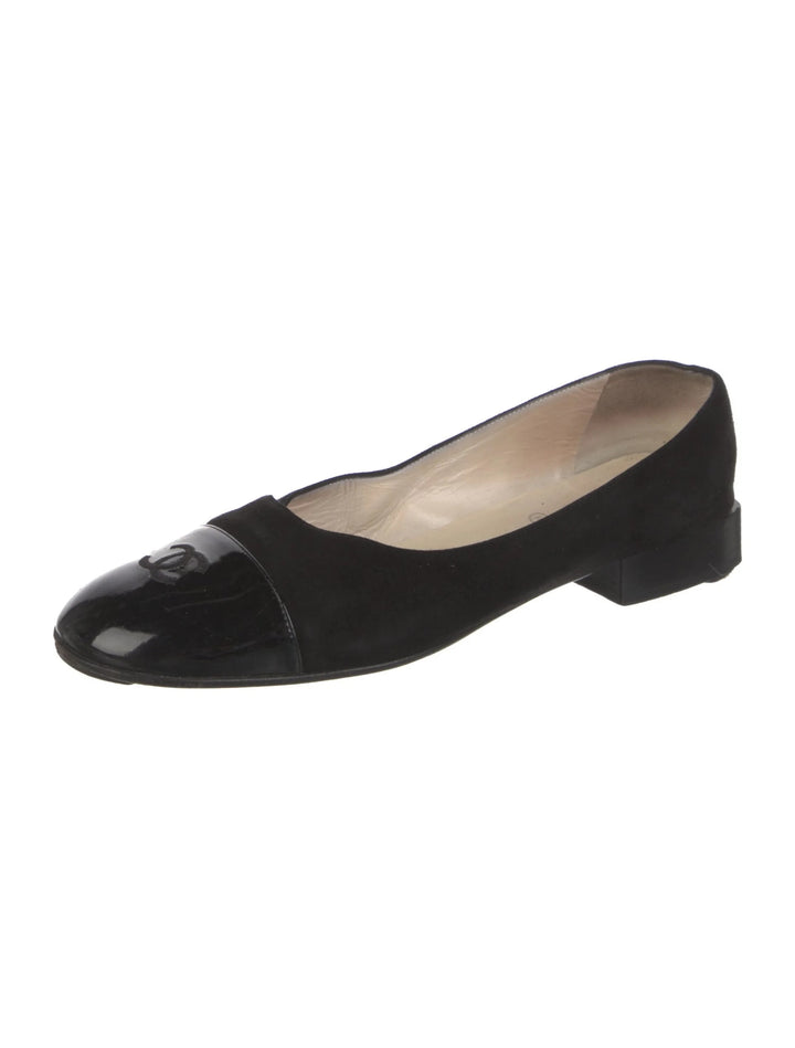 CHANEL CC LOGO LEATHER AND SUEDE BALLERINA SHOES