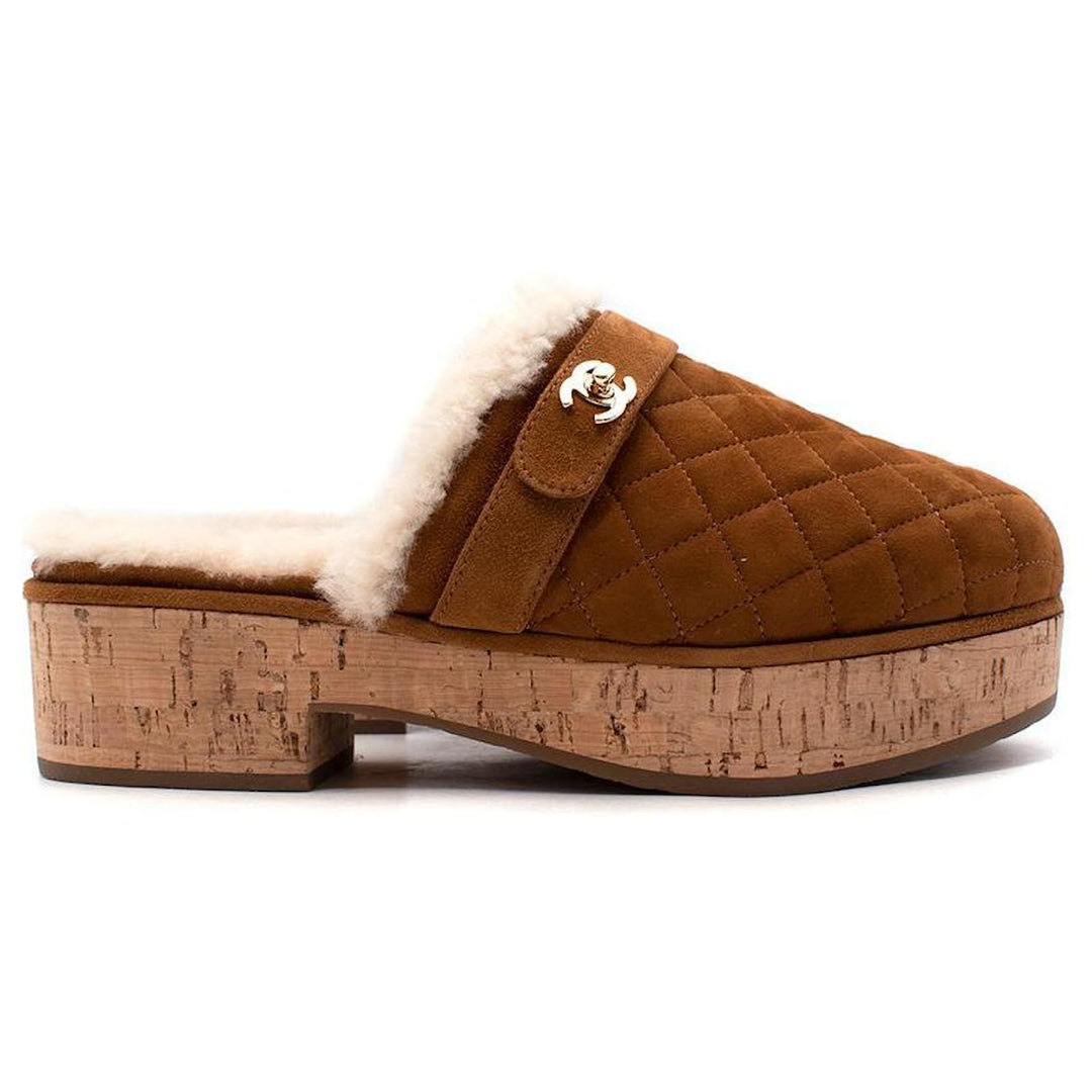 CHANEL SUEDE TURNLOCK CC LOGO SHEARLING MULE CLOGS – Caroline's