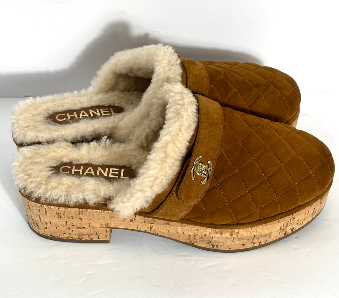 CHANEL SUEDE TURNLOCK CC LOGO SHEARLING MULE CLOGS – Caroline's