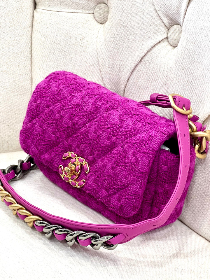 CHANEL 19 QUILTED TWEED BELT BAG