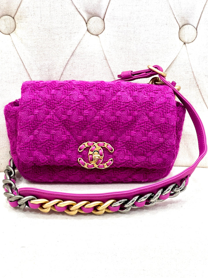 CHANEL 19 QUILTED TWEED BELT BAG