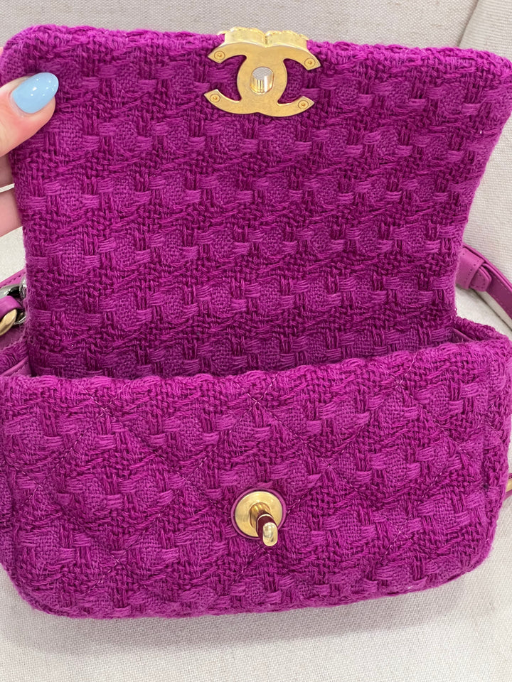 CHANEL 19 QUILTED TWEED BELT BAG