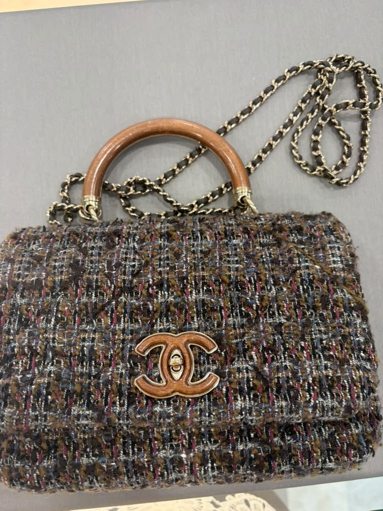 CHANEL CC TWEED KNOCK ON WOOD TOP-HANDLE FLAP BAG