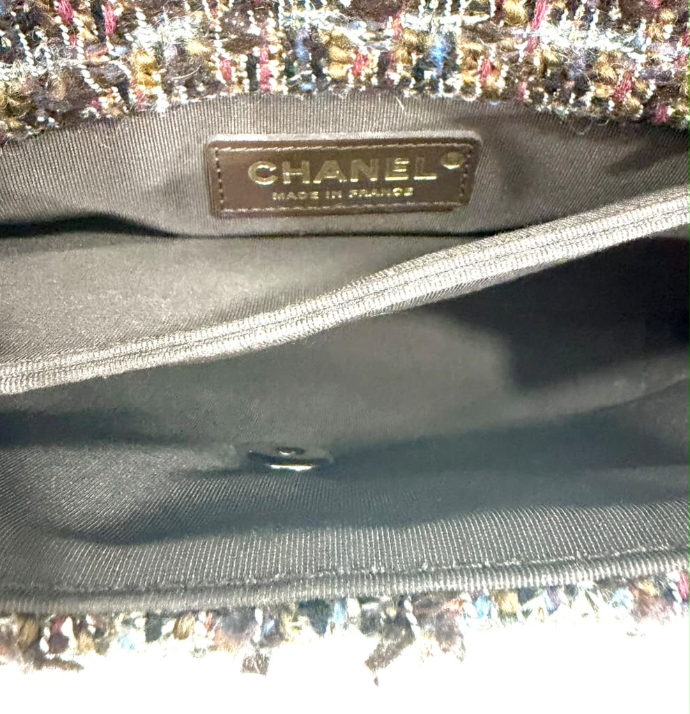 CHANEL CC TWEED KNOCK ON WOOD TOP-HANDLE FLAP BAG