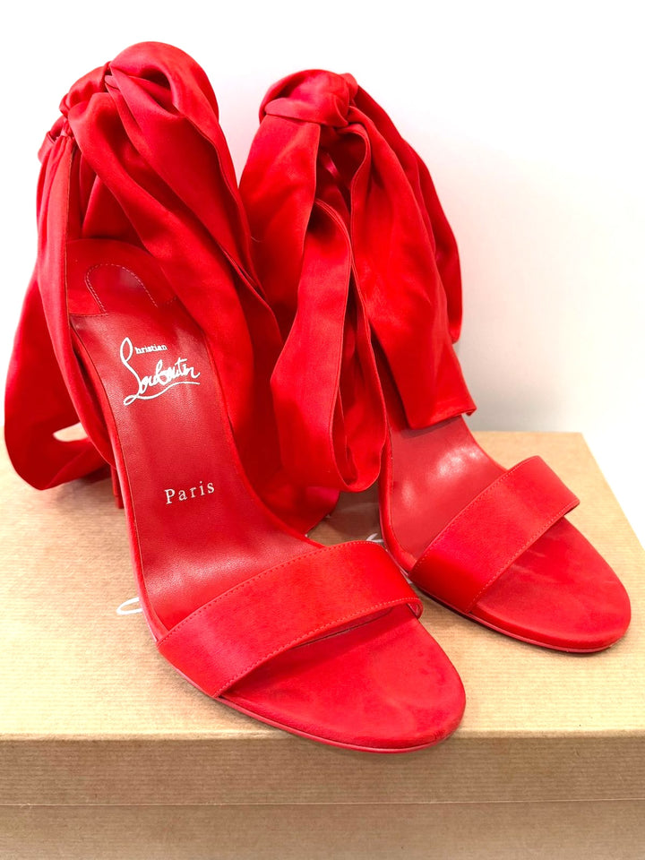 LOUBOUTIN DU DÉSERT 100 CREPE SATIN SILK TIE BOW STILETTO SANDALS