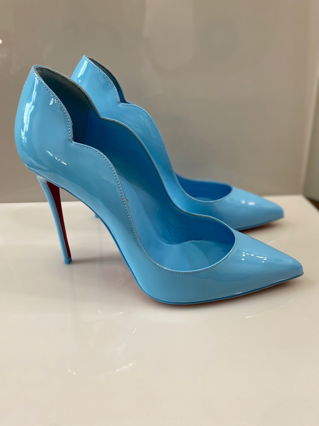 CHRISTIAN LOUBOUTIN HOT CHIC 100 PUMPS