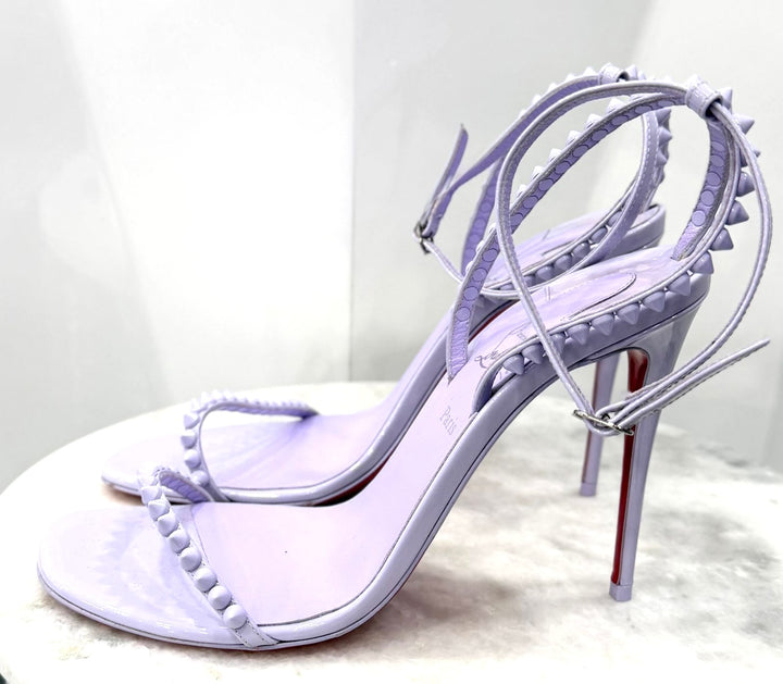 CHRISTIAN LOUBOUTIN SO ME 100 PATENT LEATHER SANDALS – LILAC SMOKE