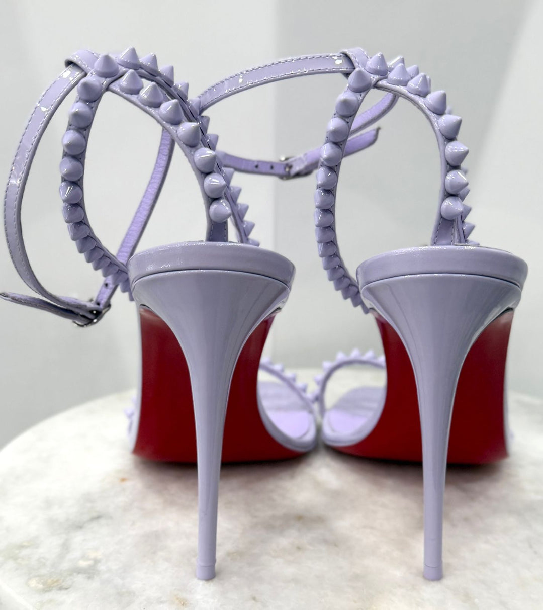 CHRISTIAN LOUBOUTIN SO ME 100 PATENT LEATHER SANDALS – LILAC SMOKE