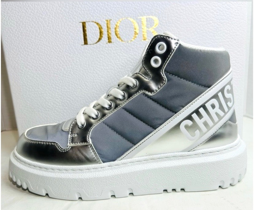 Dior ハイトップ CD ダイヤモンドスニーカー Dior Kids High Top Sneakers with All-Over CD Diamonds Logo