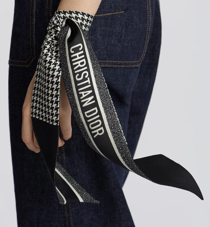 DIOR 30 MONTAIGNE MITZAH SILK TWILLY – Caroline's Fashion Luxuries