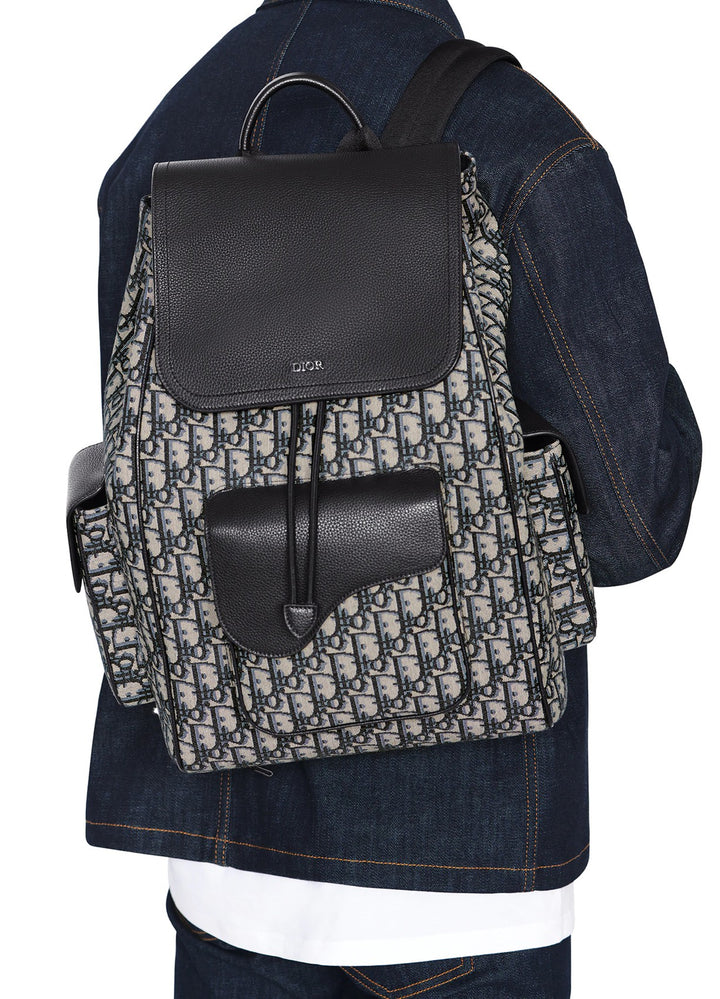 dior mini saddle backpack white Pouch Beige And Black Oblique Jacquard for Men. Canvas Shoulder Bags in Black The mini saddle backpack is a practical and elegant creation DIOR SADDLE BACKPACK - AHLi