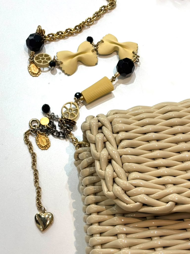 DOLCE &amp; GABBANA PATENT-FINISH WOVEN CHARMS CHAIN CROSSBODY BAG