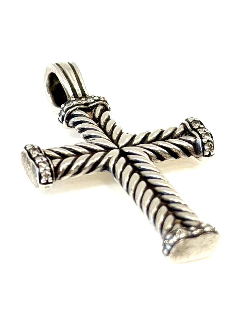 DY STERLING SILVER CHEVRON PAVÉ DIAMONDS CROSS PENDANT