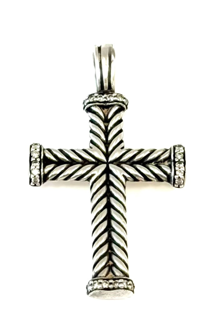 DY STERLING SILVER CHEVRON PAVÉ DIAMONDS CROSS PENDANT