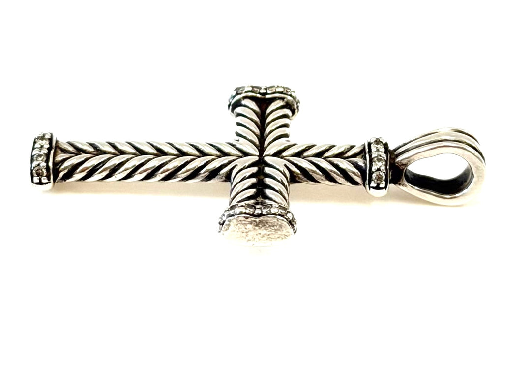 DY STERLING SILVER CHEVRON PAVÉ DIAMONDS CROSS PENDANT