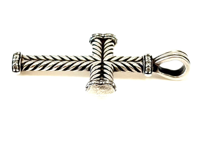 DY STERLING SILVER CHEVRON PAVÉ DIAMONDS CROSS PENDANT