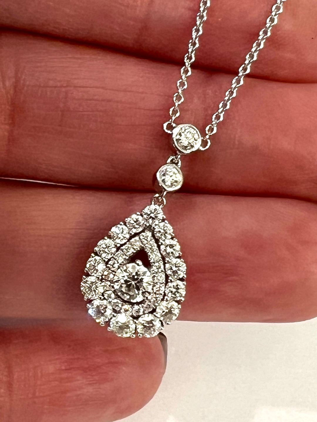 DIAMOND PEAR SHAPE 14K WHITE GOLD NECKLACE