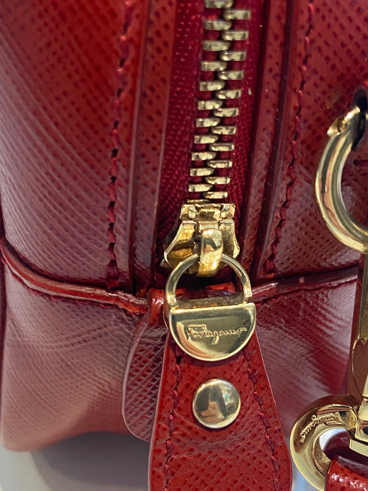 FERRAGAMO GRAINED LEATHER SMALL GANCINI CAMERA BAG