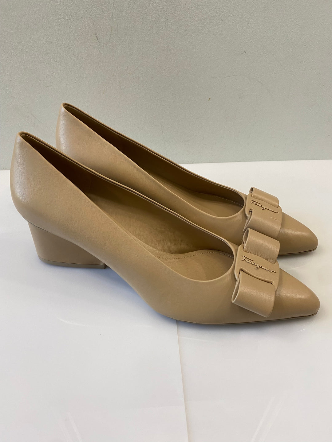 SALVATORE FERRAGAMO VIVA BOW LEATHER PUMPS
