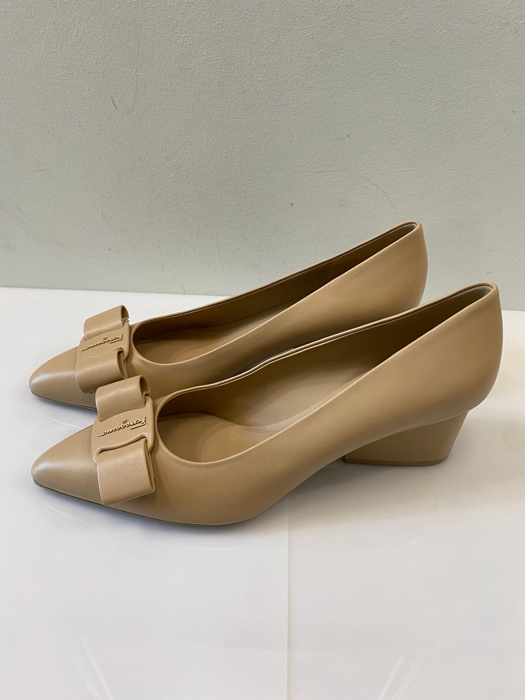 SALVATORE FERRAGAMO VIVA BOW LEATHER PUMPS