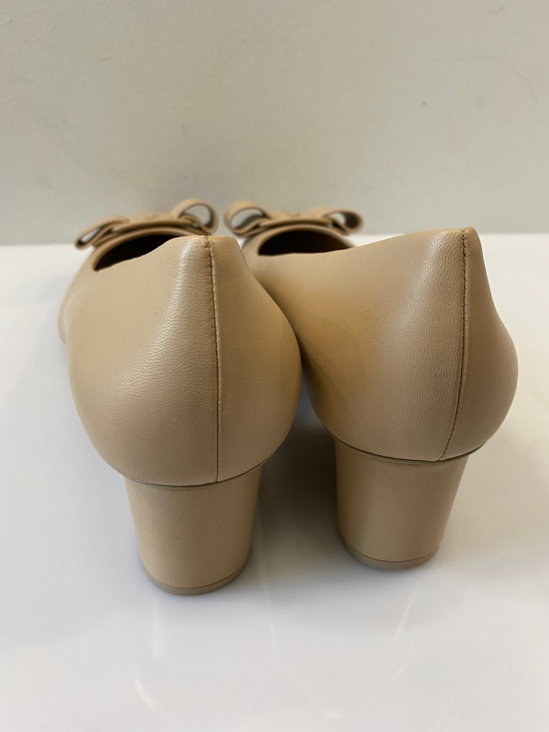 SALVATORE FERRAGAMO VIVA BOW LEATHER PUMPS – Caroline's Fashion