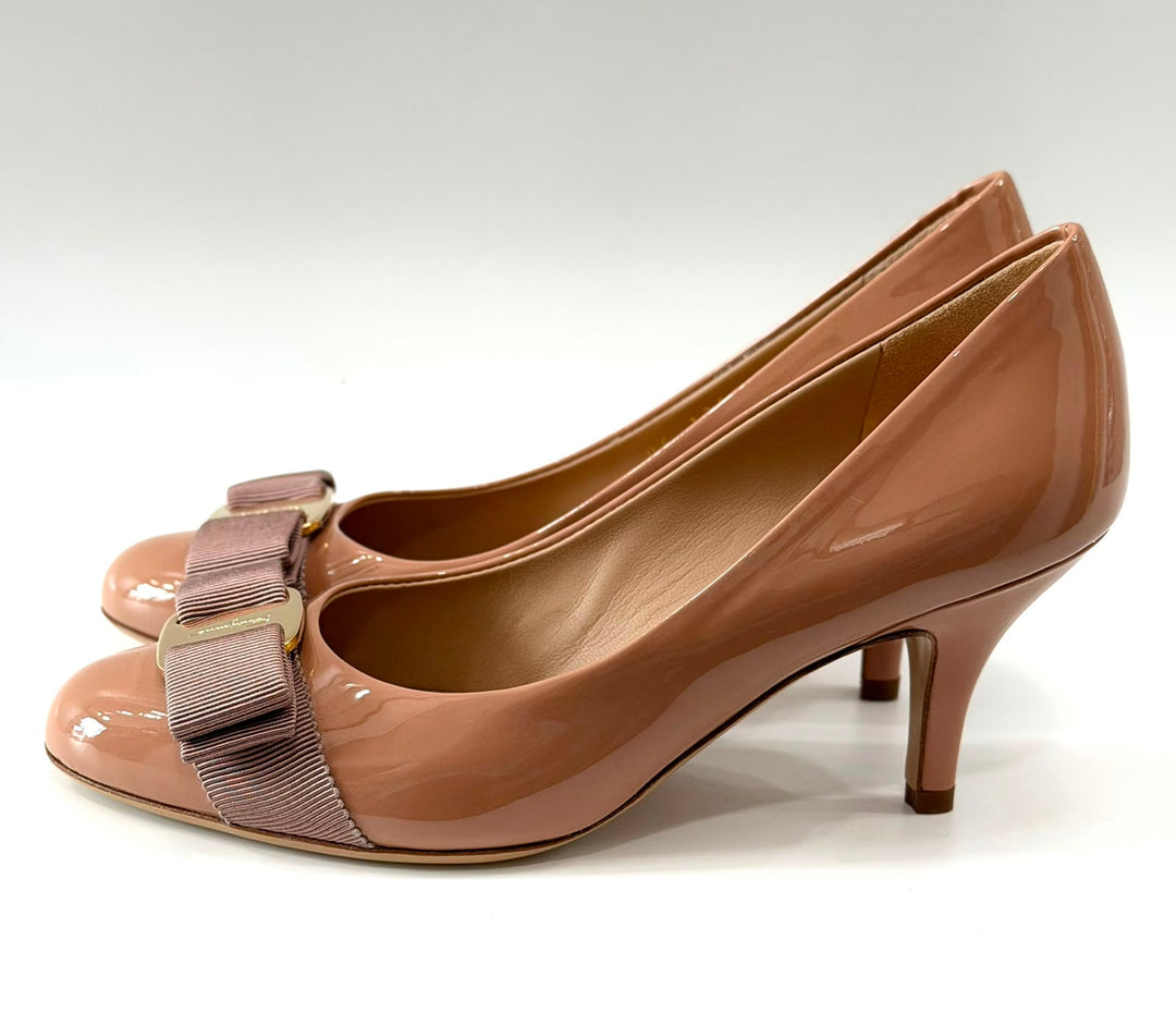 FERRAGAMO VARA BOW ACCENT PUMPS