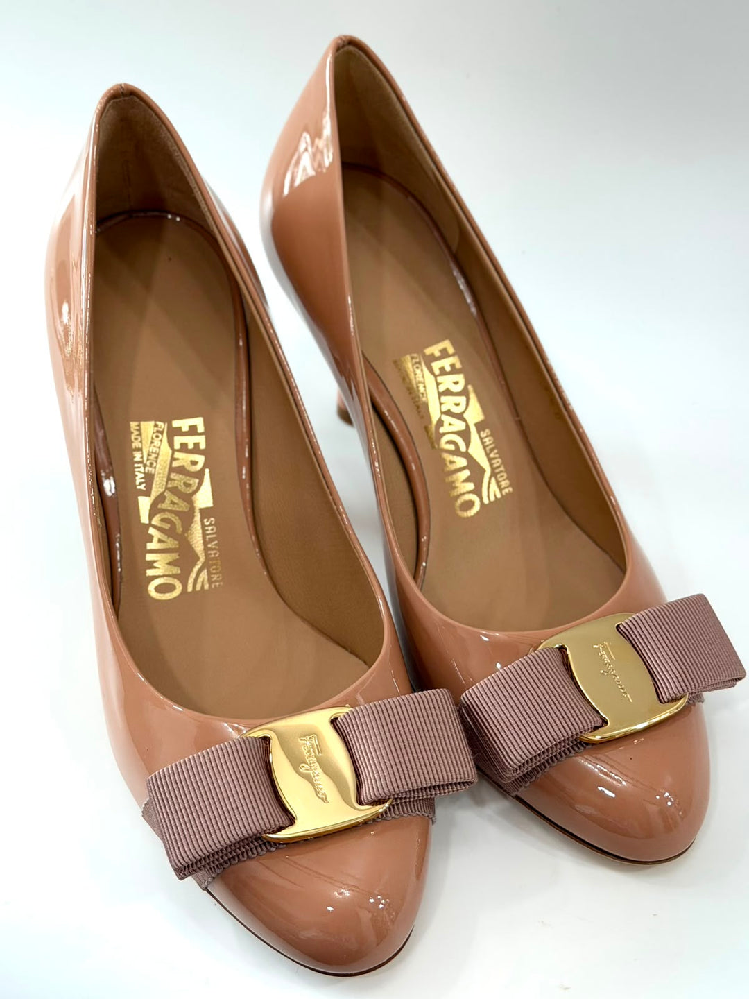 FERRAGAMO VARA BOW ACCENT PUMPS