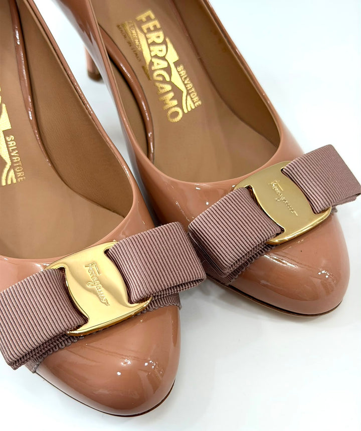 FERRAGAMO VARA BOW ACCENT PUMPS