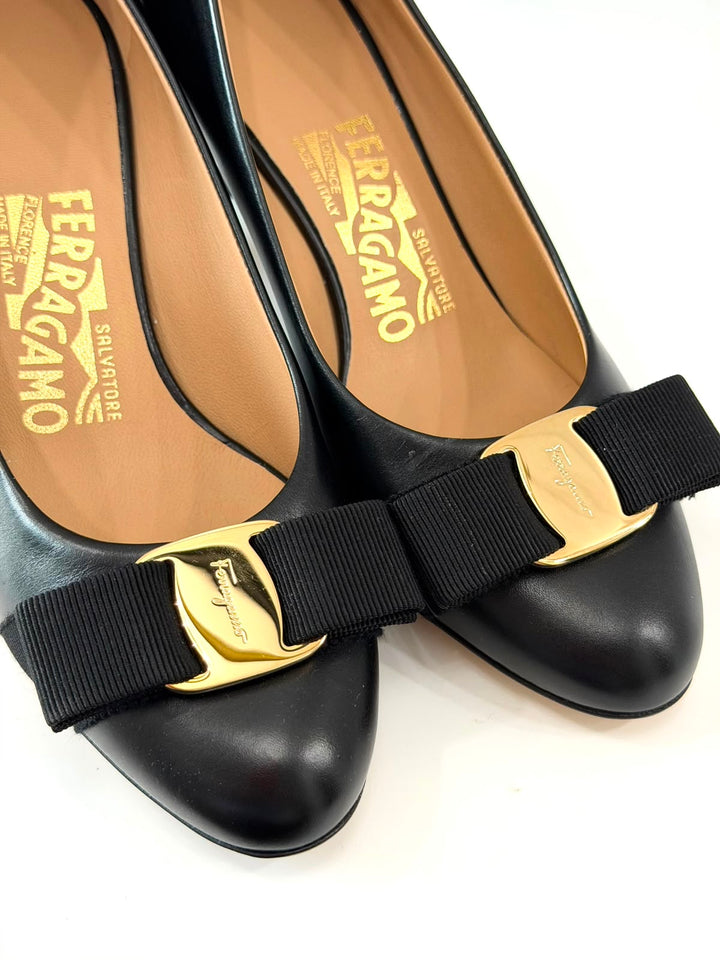 FERRAGAMO VARA BOW ACCENT CALFSKIN LEATHER PUMPS