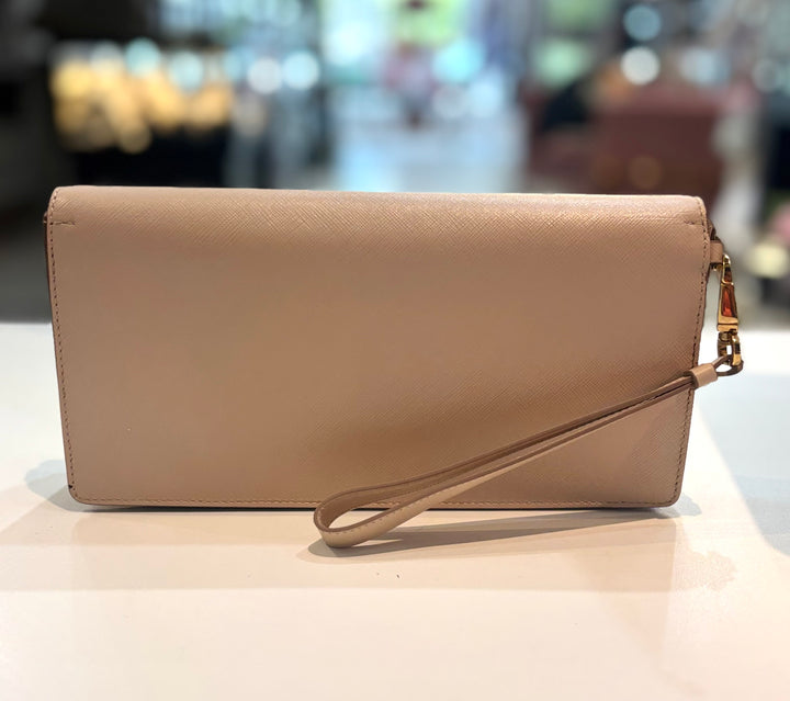 FERRAGAMO CAMY BOW SAFFIANO LEATHER CLUTCH BAG-WRISTLET