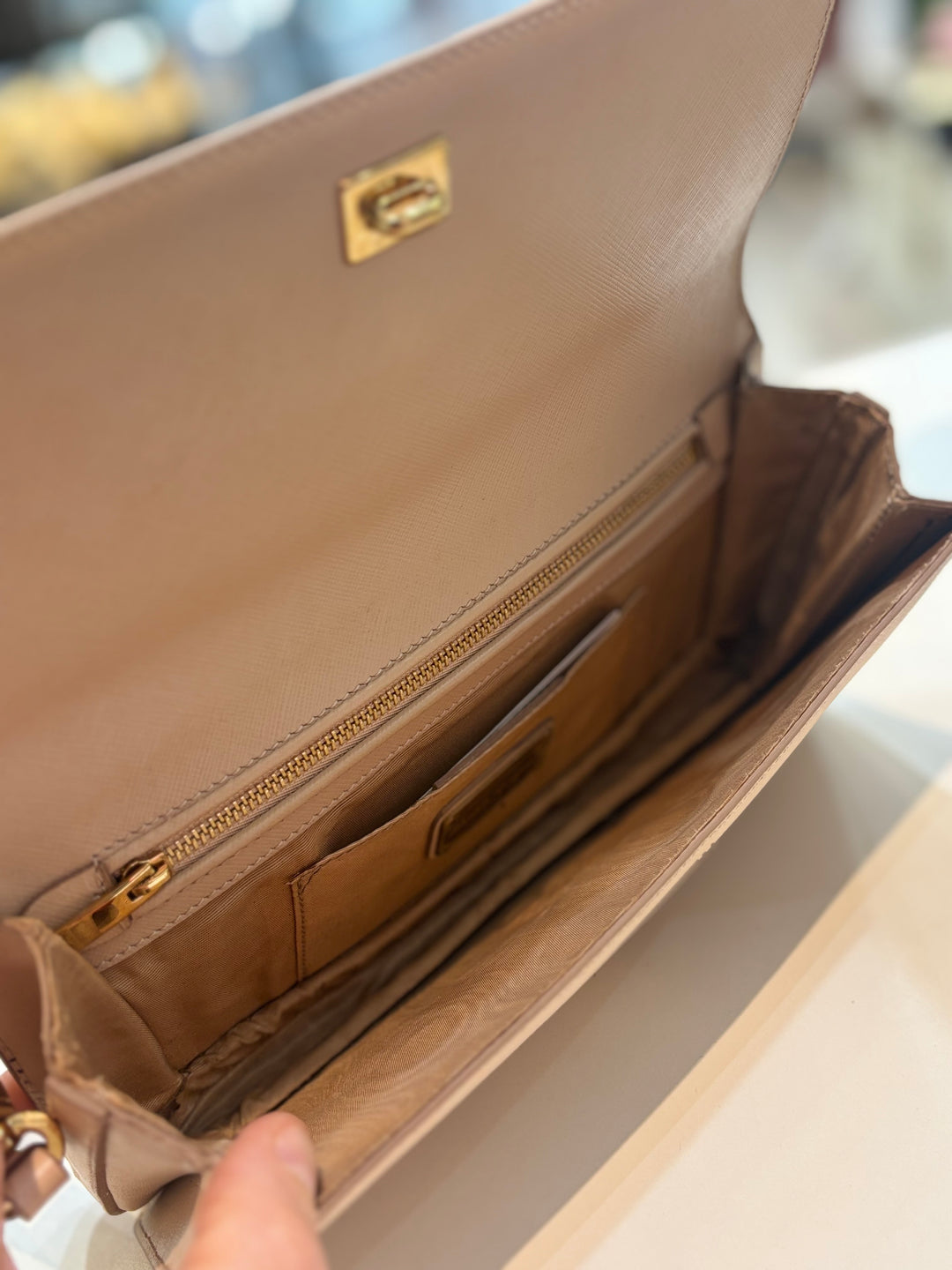 FERRAGAMO CAMY BOW SAFFIANO LEATHER CLUTCH BAG-WRISTLET