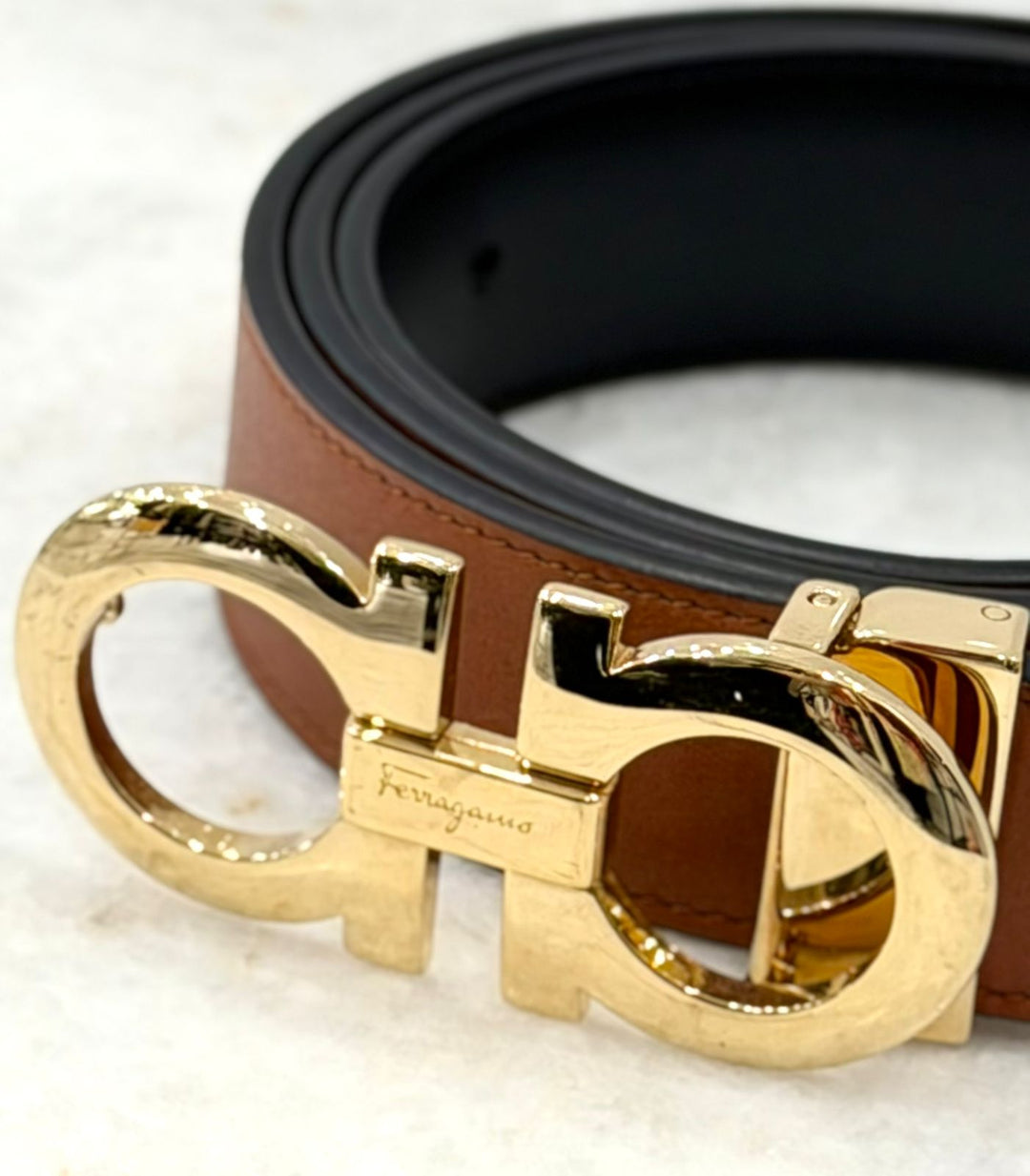 FERRAGAMO GANCINI REVERSIBLE CALFSKIN LEATHER BELT – TAN/BLACK