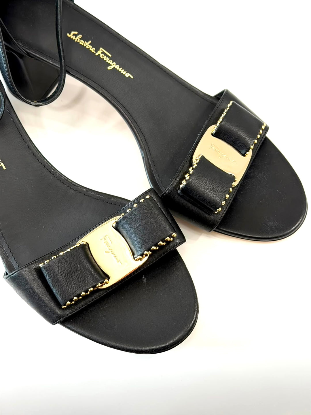 FERRAGAMO GAVINA VARA BOW CALFSKIN LEATHER BLOCK HEEL SANDALS