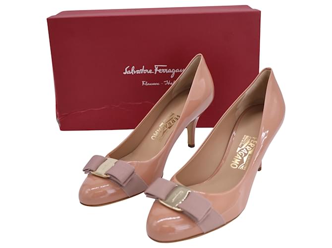 FERRAGAMO VARA BOW ACCENT PUMPS