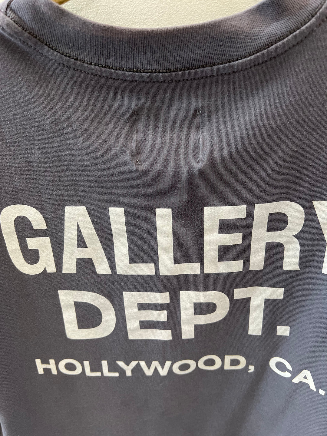 GALLERY DEPT. DISTRESSED LOGO TEE-SHIRT