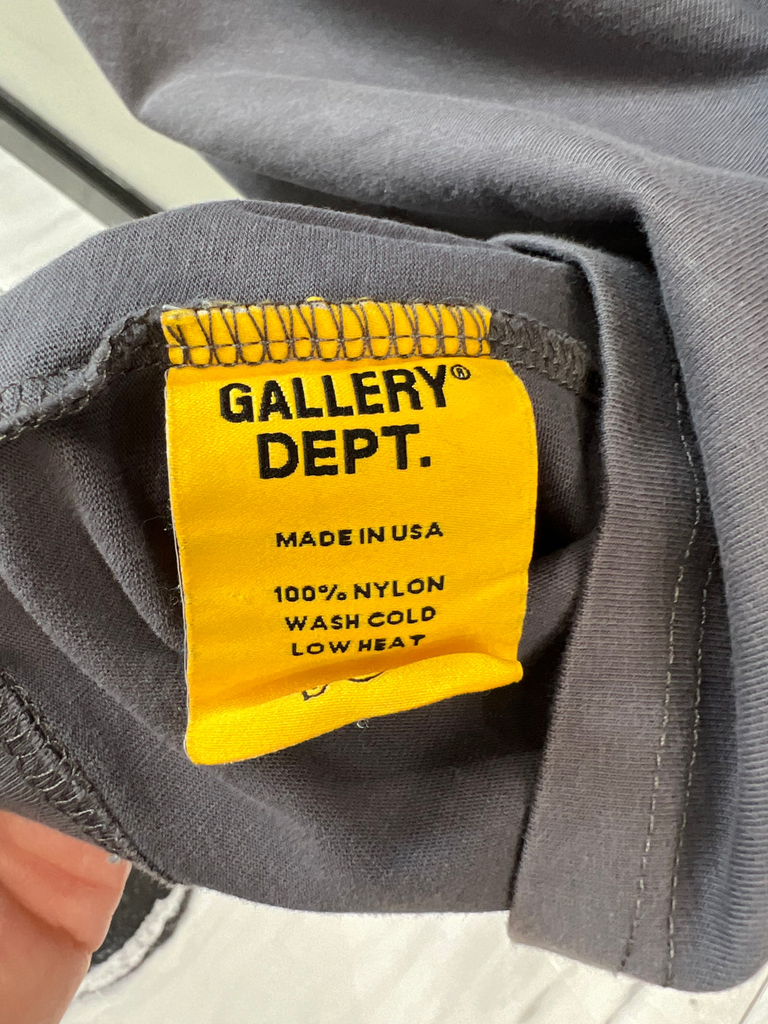GALLERY DEPT. DISTRESSED LOGO TEE-SHIRT