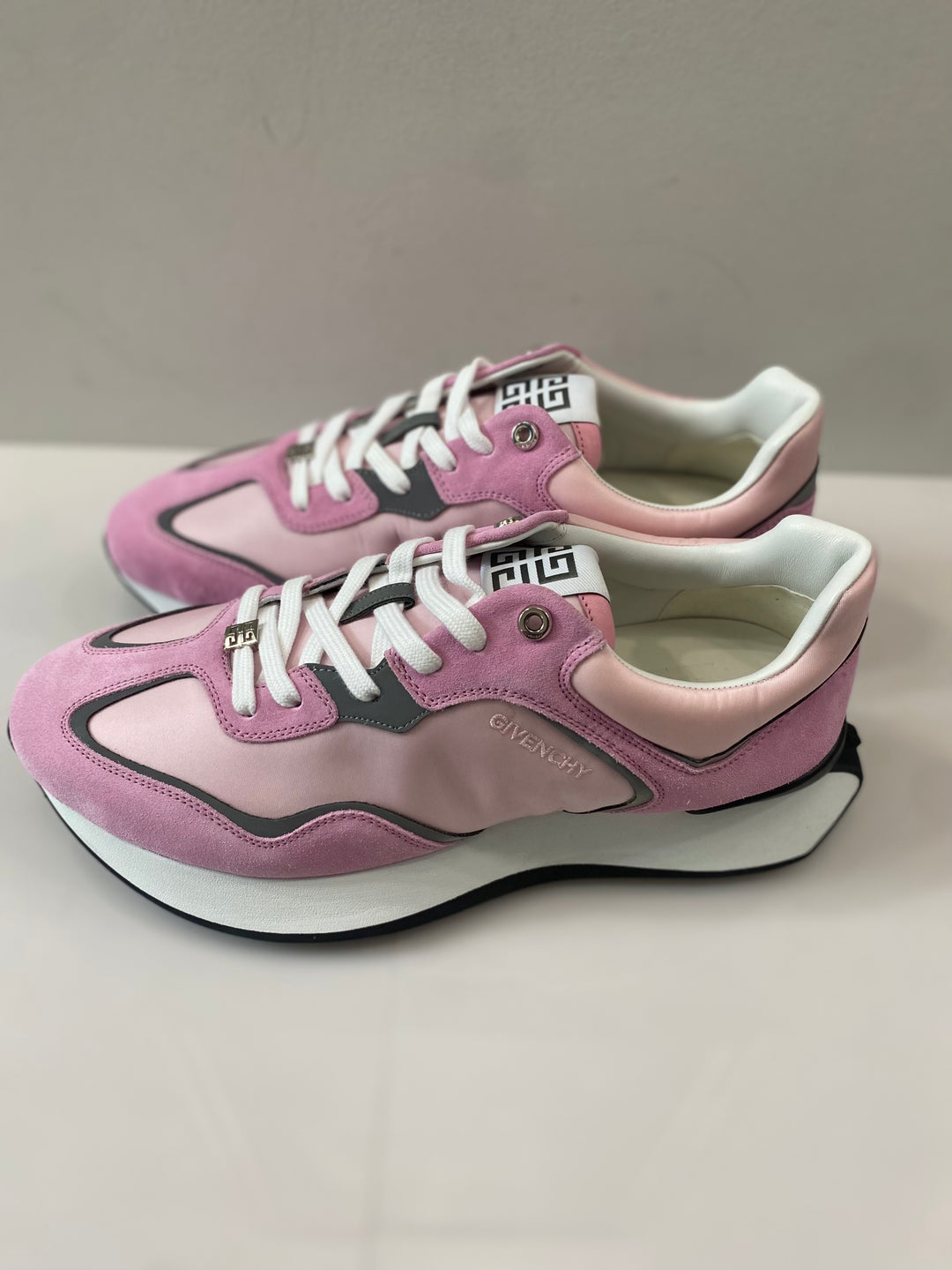 GIVENCHY GIV RUNNER SNEAKERS